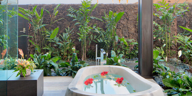 Hualalai Modern home design by Henderson Design Group