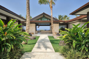 Hualalai Modern home design by Henderson Design Group